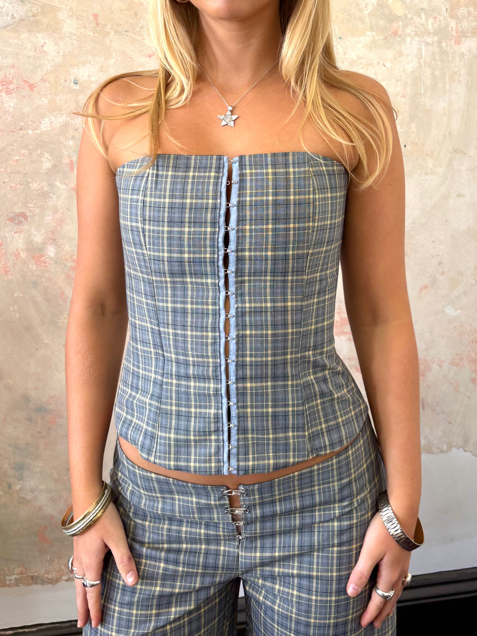 ‘Hooked’ corset